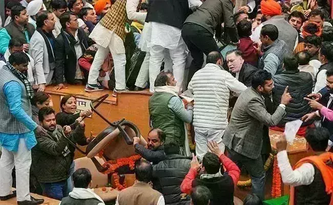 दिल्ली को आज फिर नहीं मिला मेयर, हंगामे के बाद सदन अगले आदेश तक स्थगित