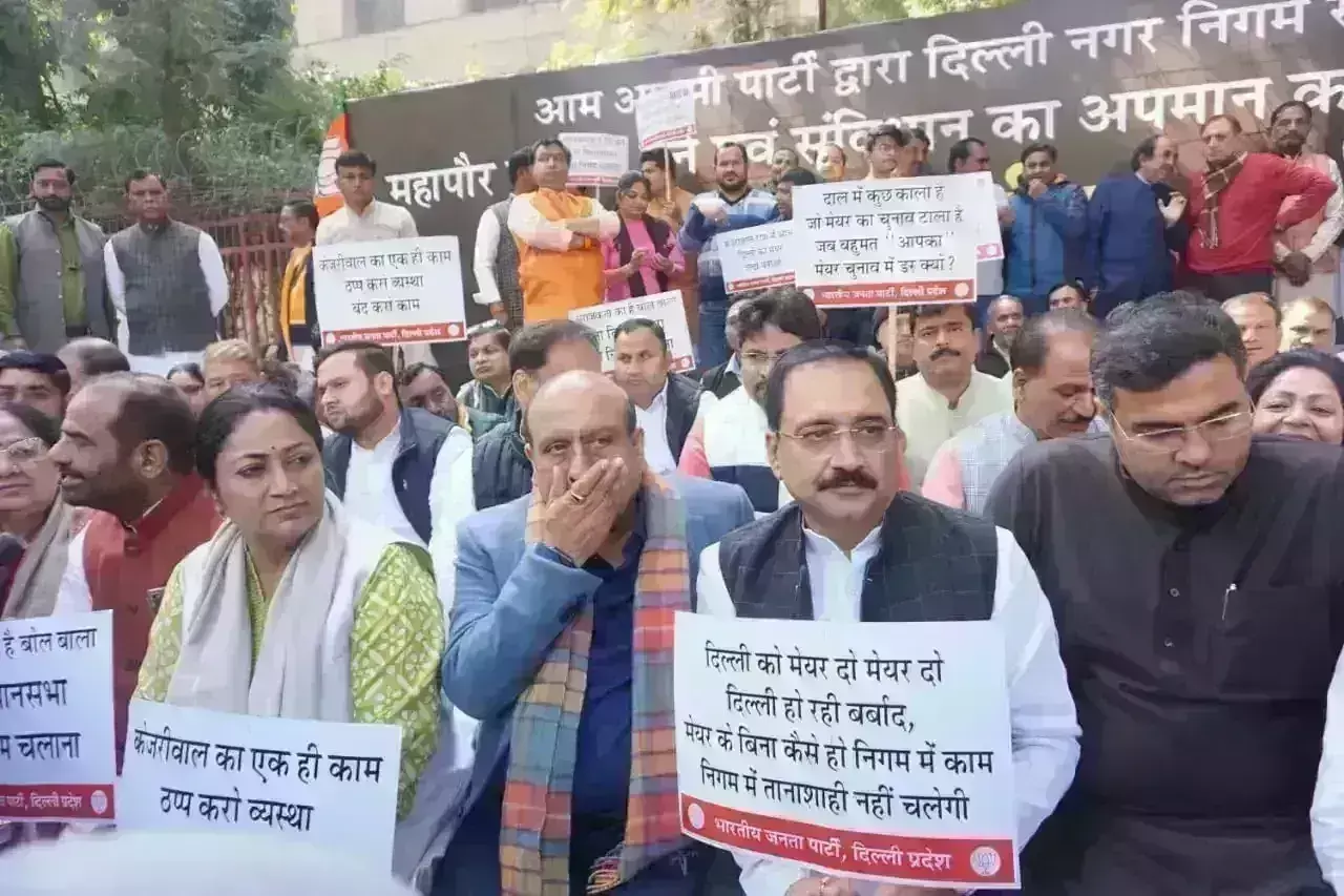 भाजपा ने आप ऑफिस के बाहर किया प्रदर्शन, कहा- मेयर का चुनाव नहीं चाहता सत्ता पक्ष भाजपा ने आप ऑफिस के बाहर किया प्रदर्शन, कहा- मेयर का चुनाव नहीं चाहता सत्ता पक्ष