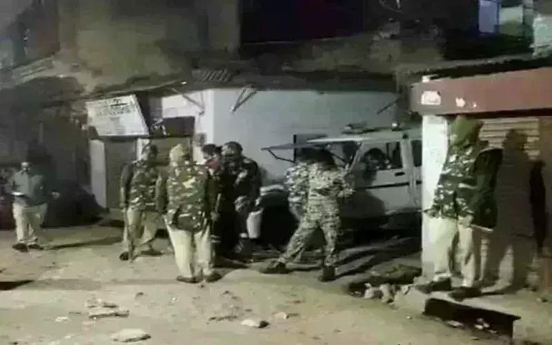 मुरैना में दो समुदायों के बीच झड़प, सड़क पर चली गोलियां, उपद्रवियों ने छत से फेंके पत्थर