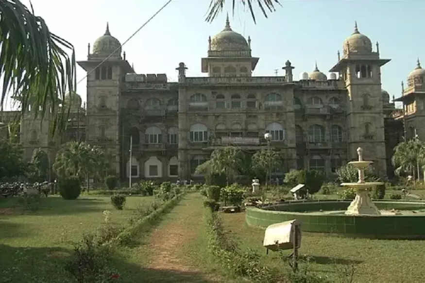 जयारोग्य व एक हजार अस्पताल के बीच फुटबॉल बने मरीज, जांचों के लिए हो रहे परेशान जयारोग्य व एक हजार अस्पताल के बीच फुटबॉल बने मरीज, जांचों के लिए हो रहे परेशान