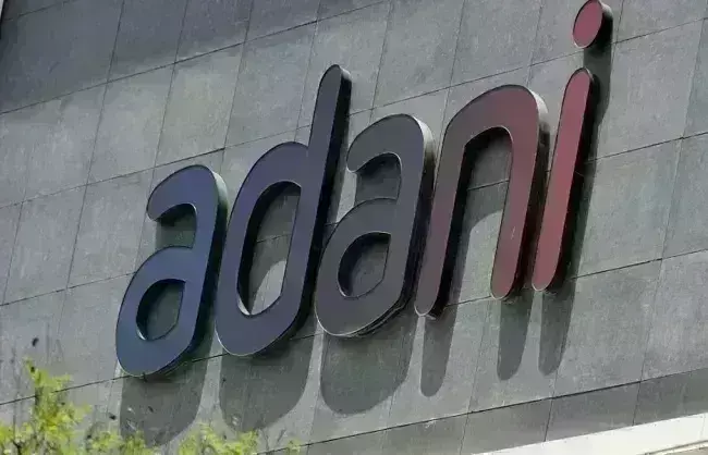 अडाणी समूह के शेयरों में आज फिर आई बड़ी गिरावट, चार कंपनियों में लोअर सर्किट