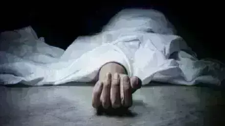 ट्रांसपोर्ट नगर में व्यापारी की हत्या, हथौड़े से सिर कुचला ट्रांसपोर्ट नगर में व्यापारी की हत्या, हथौड़े से सिर कुचला