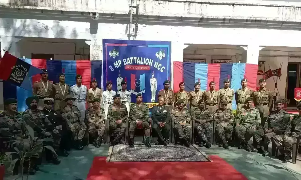 गणतंत्र दिवस परेड में ग्वालियर के NCC कैडेट्स ने लिया था भाग, अब सभी को मिला सम्मान गणतंत्र दिवस परेड में ग्वालियर के NCC कैडेट्स ने लिया था भाग, अब सभी को मिला सम्मान