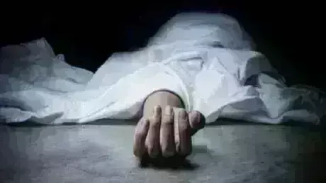 ट्रांसपोर्ट नगर में व्यापारी की हत्या, हथौड़े से सिर कुचला