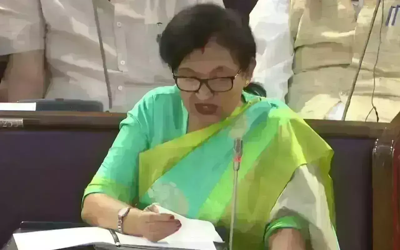 ममता बनर्जी ने बजट में बढ़ाया महंगाई भत्ता, कर्मचारियों ने लौटाया, कहा - नहीं चाहिए भीख ममता बनर्जी ने बजट में बढ़ाया महंगाई भत्ता, कर्मचारियों ने लौटाया, कहा - नहीं चाहिए भीख