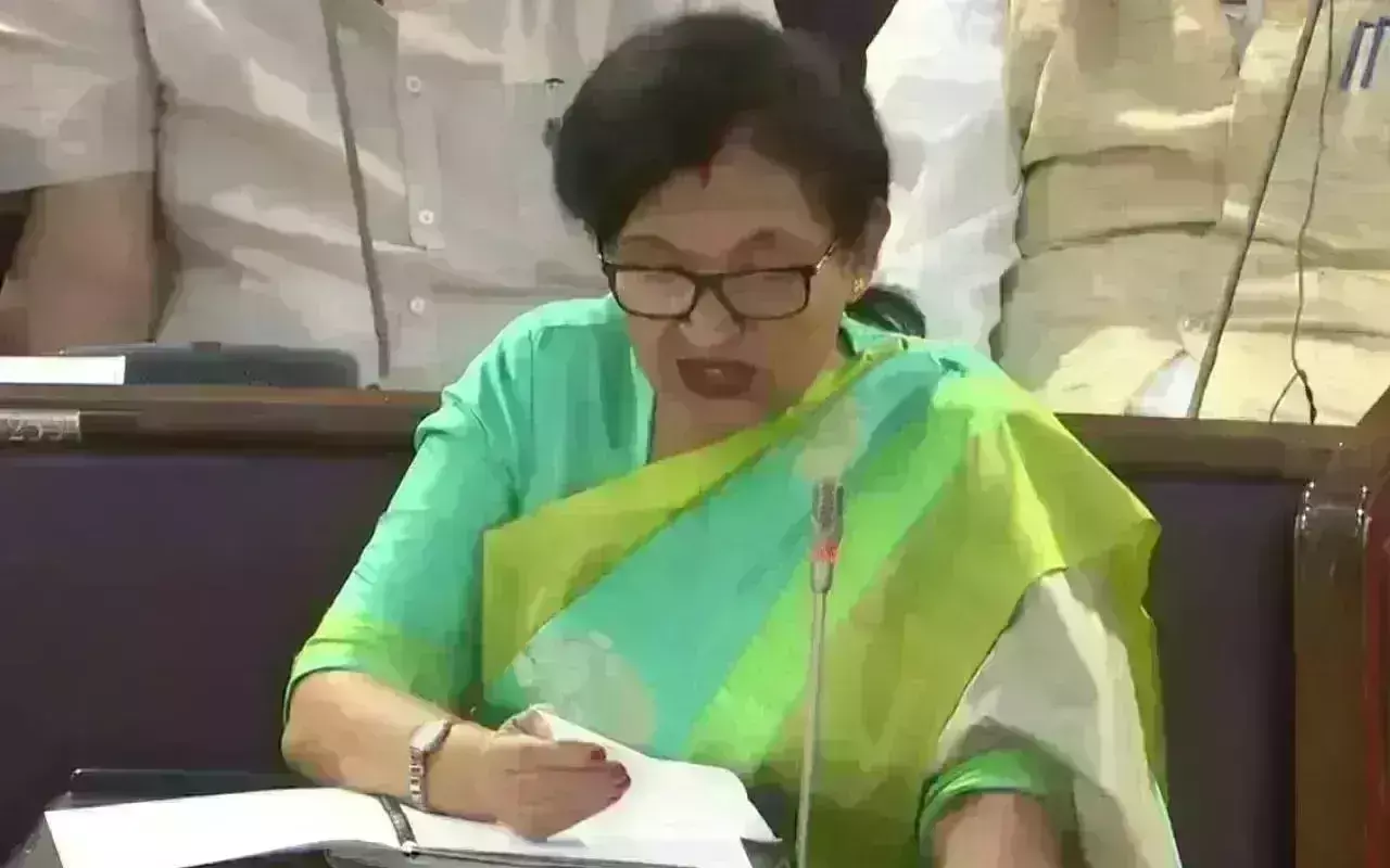 ममता बनर्जी ने बजट में बढ़ाया महंगाई भत्ता, कर्मचारियों ने लौटाया, कहा - नहीं चाहिए भीख