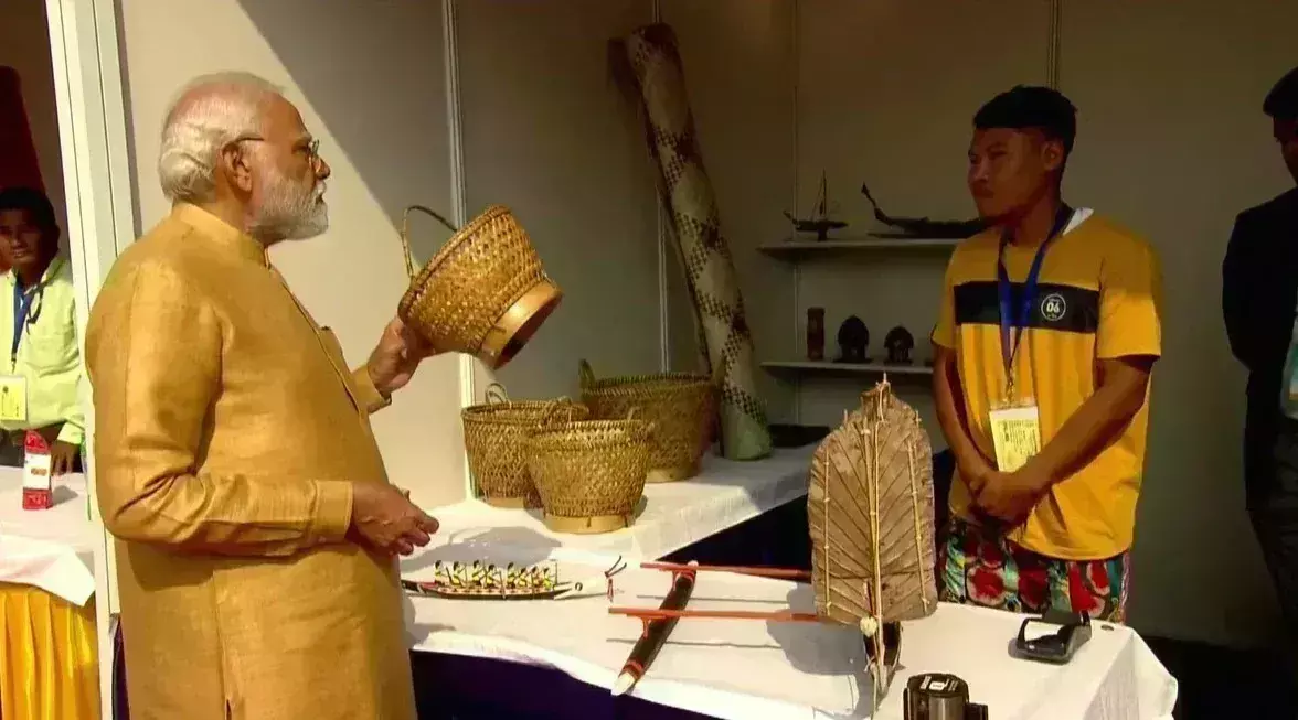 प्रधानमंत्री ने आदि महोत्सव का किया उद्घाटन, कहा - भारत आदिवासी परंपरा को अपनी विरासत और गौरव के रूप में प्रस्तुत करता है