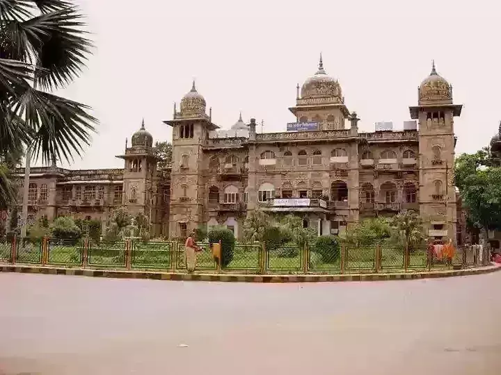 जयारोग्य की वजह से स्वच्छता सर्वेक्षण में कटेंगे नम्बर, खुले में जलाया जा रहा कचरा जयारोग्य की वजह से स्वच्छता सर्वेक्षण में कटेंगे नम्बर, खुले में जलाया जा रहा कचरा