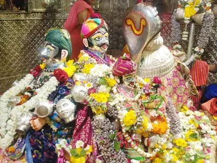 महाकाल ने पांच रूपों में दिए दर्शन, आज हुआ पंच मुखारविंद श्रृंगार
