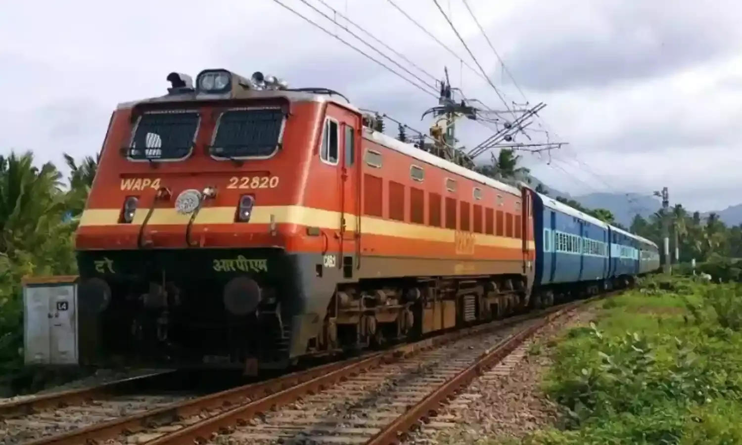 होली के लिए ग्वालियर से चलने वाली सभी प्रमुख ट्रेनें हुईं फुल होली के लिए ग्वालियर से चलने वाली सभी प्रमुख ट्रेनें हुईं फुल