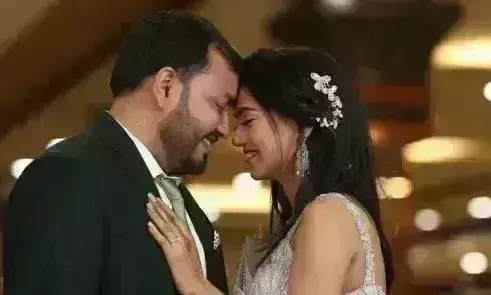 PhysicsWallah के CEO अलख पांडे जल्द शादी के बंधन में बंधेंगे, शिवानी दुबे संग लेंगे फेरे PhysicsWallah के CEO अलख पांडे जल्द शादी के बंधन में बंधेंगे, शिवानी दुबे संग लेंगे फेरे