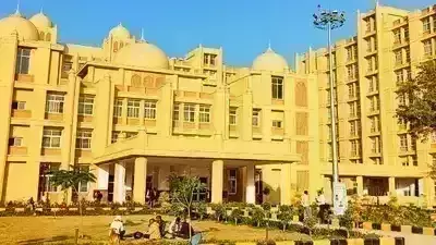 जिम्मेदारों की अनदेखी से परिजन परेशान, जांच के लिए भाग रहे नए अस्पताल जिम्मेदारों की अनदेखी से परिजन परेशान, जांच के लिए भाग रहे नए अस्पताल