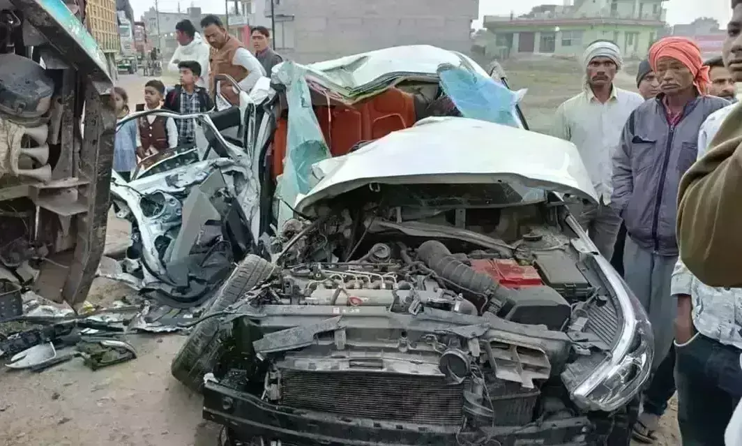 मुरैना में कार और ट्रक की भीषण टक्कर, 4 भाई-बहनों की मौत