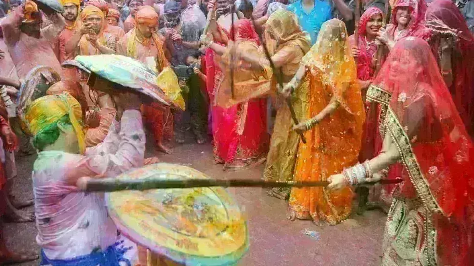 5 हजार साल से बरसाना-नंदगांव के बीच नहीं हुई कोई शादी, फिर भी आपस में ससुराल जैसे संबंध 5 हजार साल से बरसाना-नंदगांव के बीच नहीं हुई कोई शादी, फिर भी आपस में ससुराल जैसे संबंध