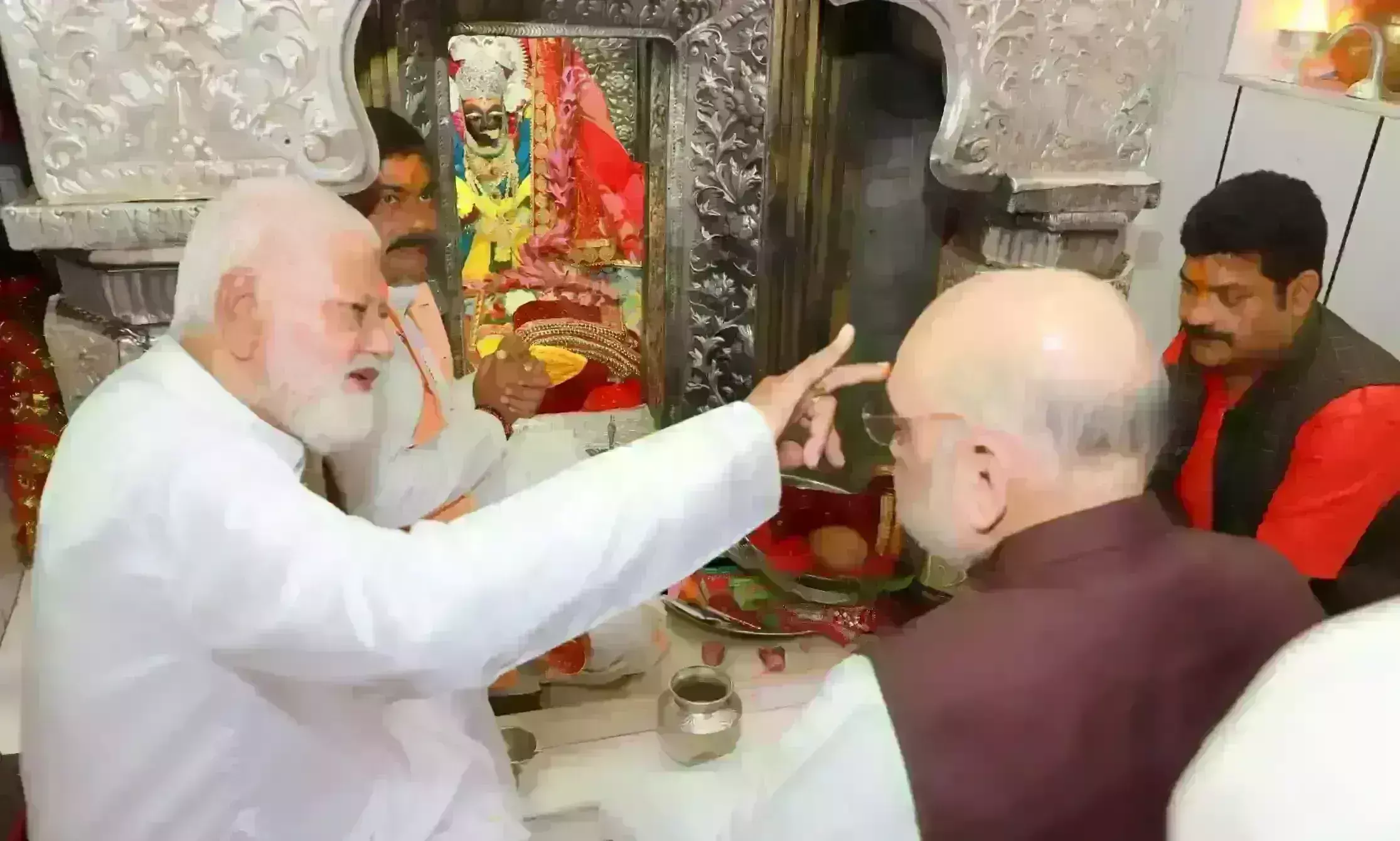 गृहमंत्री अमित शाह पहुंचे सतना, मैहर में माँ शारदा के किए दर्शन