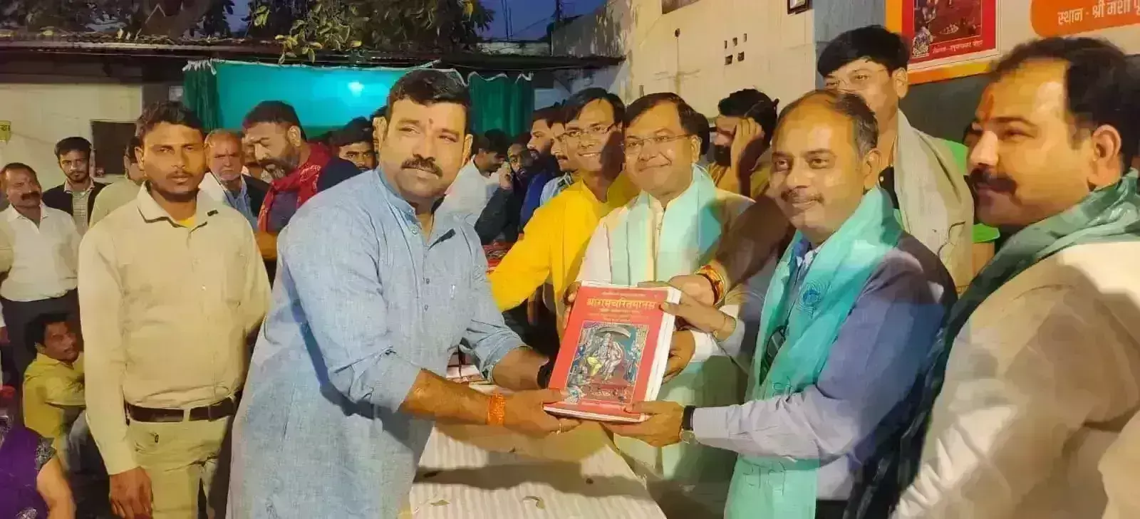 हिंदू इकोसिस्टम ने वितरित किए 101 श्रीरामचरितमानस