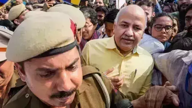 मनीष सिसोदिया को लगा झटका, सुप्रीम कोर्ट ने गिरफ्तारी के खिलाफ दायर याचिका पर सुनवाई से किया इंकार