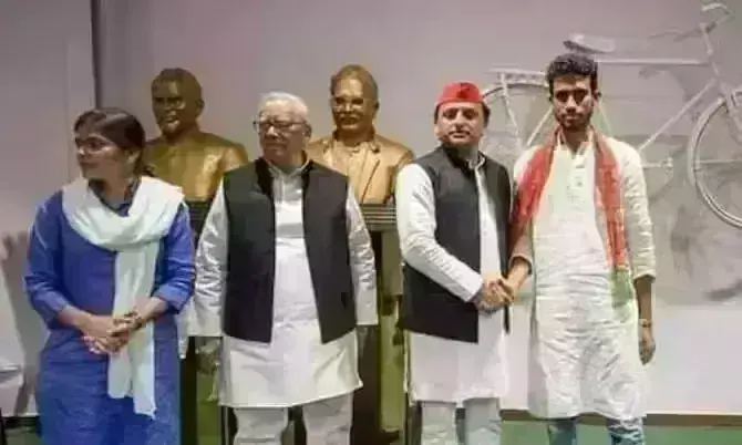 उमेश पाल हत्याकांड के मास्टरमाइंड सदाकत के साथ अखिलेश यादव की फोटो वायरल, भाजपा ने पूछे सवाल उमेश पाल हत्याकांड के मास्टरमाइंड सदाकत के साथ अखिलेश यादव की फोटो वायरल, भाजपा ने पूछे सवाल