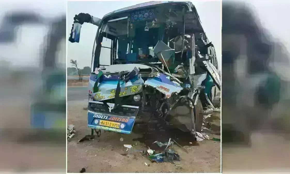 सड़क किनारे खड़े डंपर से टकराई तीर्थयात्रियों से भरी बस, 12 घायल, 3 गंभीर