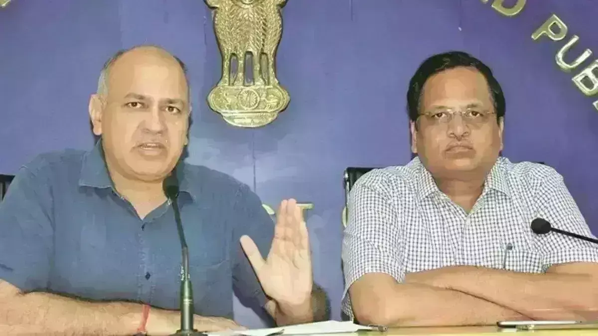 अरविंद केजरीवाल को लगा बड़ा झटका, मनीष सिसोदिया-सत्येंद्र जैन ने मंत्री पद से दिया इस्तीफा