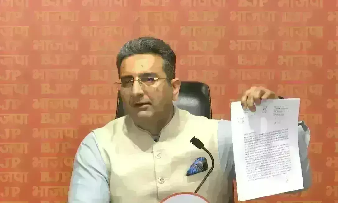 भाजपा ने शराब घोटाले में केजरीवाल को घेरा, पूछा- आप कब दोगे इस्तीफा भाजपा ने शराब घोटाले में केजरीवाल को घेरा, पूछा- आप कब दोगे इस्तीफा