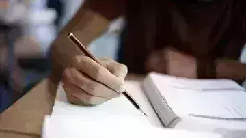 फौजी की पत्नी की परीक्षा देते नकली छात्रा पकड़ी,  25 हजार रुपए में बनी थी साल्वर