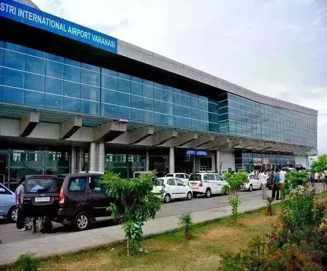 वाराणसी एयरपोर्ट को ड्रोन बम से उड़ाने की मिली धमकी, CISF ने बढ़ाई सुरक्षा