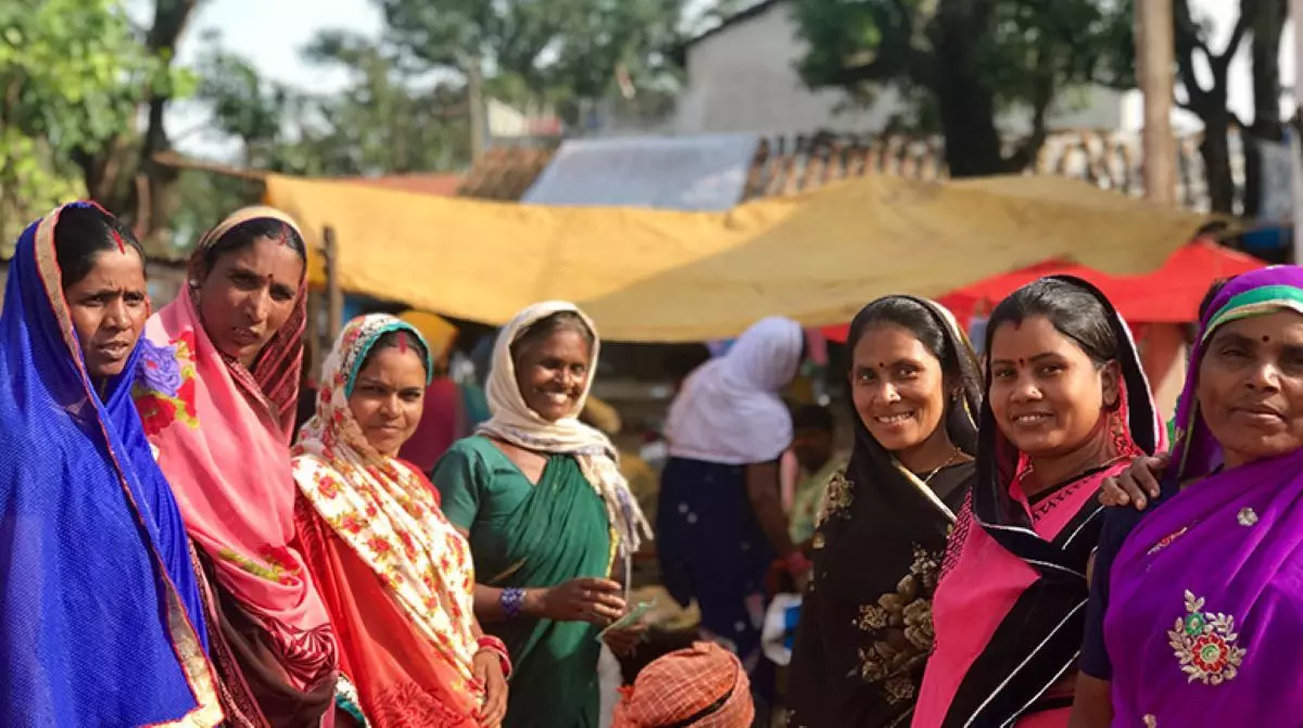 बच्चों को घर पर छोडक़र लोक सेवा केंद्रों पर लाड़ली बहनाओं की लंबी-लंबी लाइनें