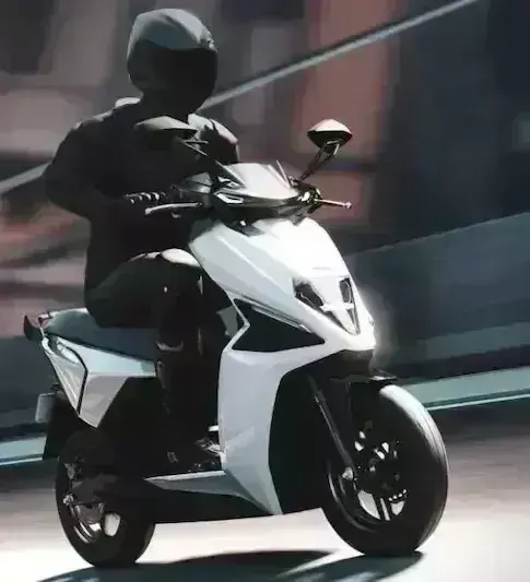 TVS और Ather के इलेक्ट्रिक स्कूटर ने मचाई धूम, जानिए दोनों में कौन है बेहतर