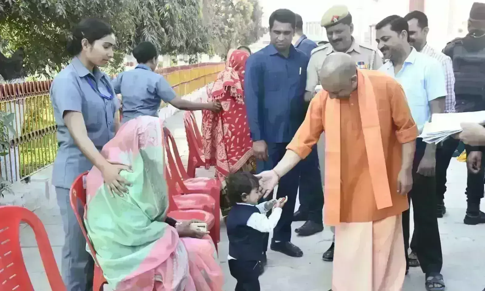 जनता दर्शन में मुख्यमंत्री ने सुनीं लोगों की समस्याएं, त्वरित और प्रभावी कार्रवाई के दिए निर्देश