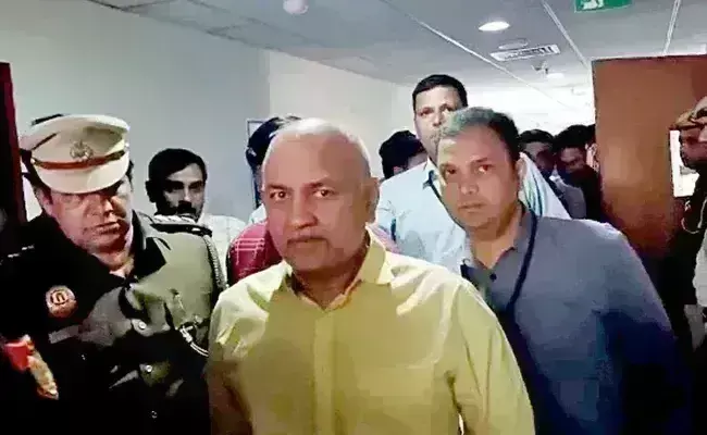 मनीष सिसोदिया की बढ़ी मुश्किलें, ED ने शराब घोटाले में पूछताछ के बाद किया गिरफ्तार