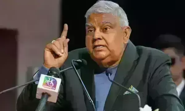 उपराष्ट्रपति ने बिना नाम लिए राहुल गांधी पर साधा निशाना, कहा - राज्यसभा में माइक ऑफ नहीं होता