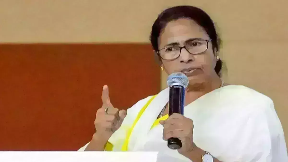 उपचुनाव में हार से डरी ममता बनर्जी, मुस्लिम वोट बैंक बचाने के लिए बुलाई अहम  बैठक