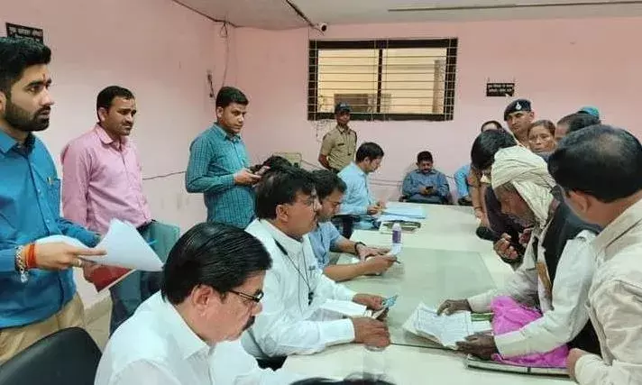 ग्वालियर कलेक्टरेट में जनसुवाई के दौरान आये 100 से भी अधिक मामले ग्वालियर कलेक्टरेट में जनसुवाई के दौरान आये 100 से भी अधिक मामले