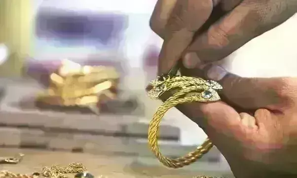 स्वदेश की खबर का असर : अग्रवाल ज्वेलर्स का सोना निकला घटिया, उपभोक्ता फोरम ने 60 हजार रुपए वापस करने के दिए निर्देश