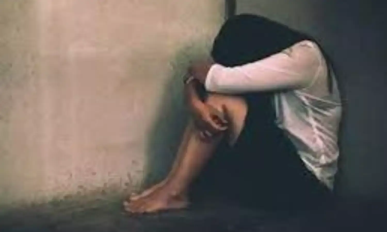 ढाई साल से प्यार के जाल में फंसाकर करता रहा युवती से दुष्कर्म, आरोपी फरार ढाई साल से प्यार के जाल में फंसाकर करता रहा युवती से दुष्कर्म, आरोपी फरार