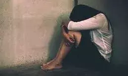 ढाई साल से प्यार के जाल में फंसाकर करता रहा युवती से दुष्कर्म, आरोपी फरार