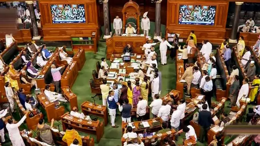 ससंद में आज भी मचा हंगामा, राहुल गांधी से माफी की मांग पर अड़ी भाजपा, कांग्रेस लगा रही आरोप