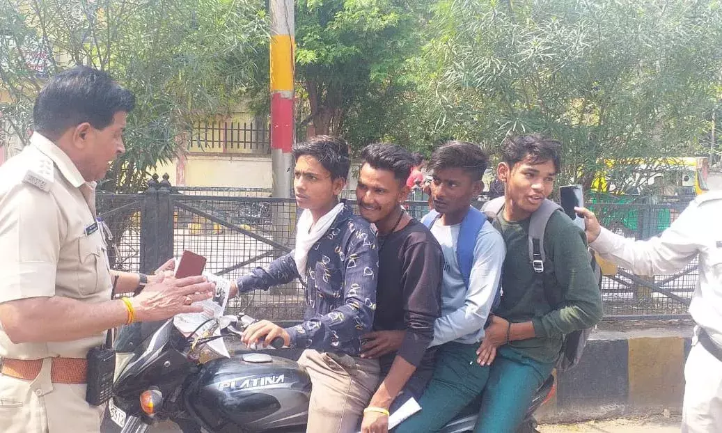 ग्वालियर पुलिस ने यातायात अभियान चलाकर की चालानी कार्यवाही