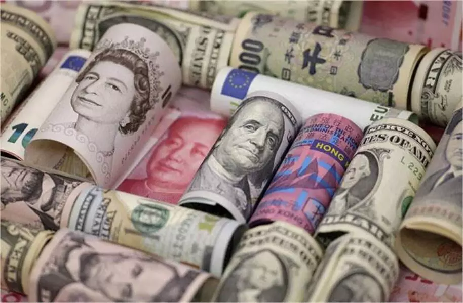 विदेशी मुद्रा भंडार में फिर आई गिरावट,  2.4 अरब डॉलर घटकर 560 अरब पर पहुंचा