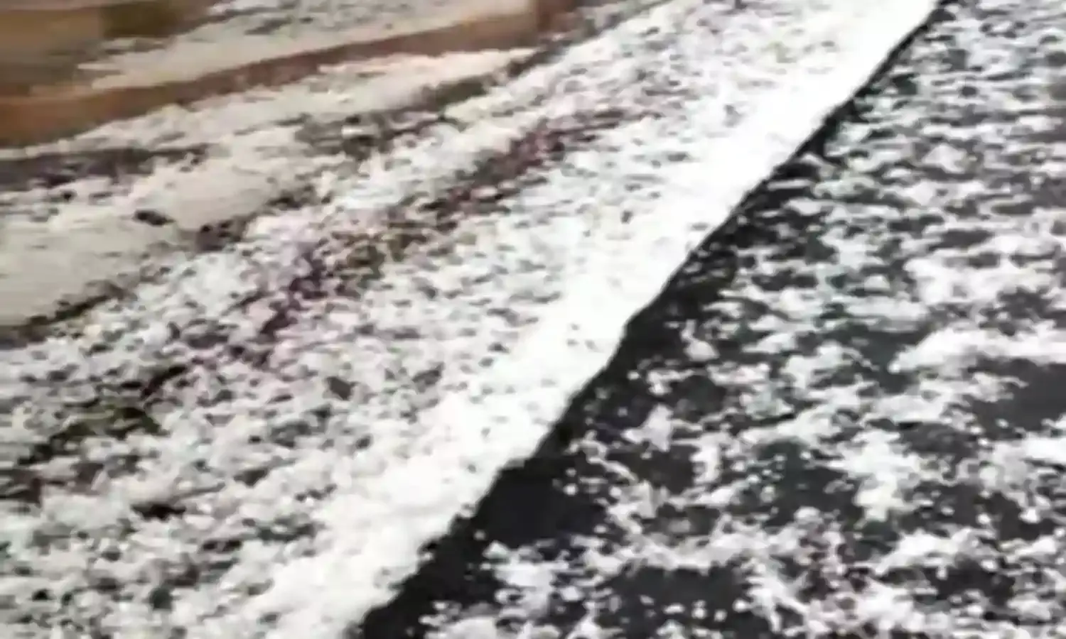 आसमान पर नजरें टिकाए किसान, ओले पड़ने से सबसे अधिक गेहूं को हुआ नुकसान