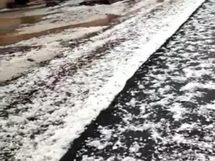 आसमान पर नजरें टिकाए किसान, ओले पड़ने से सबसे अधिक गेहूं को हुआ नुकसान