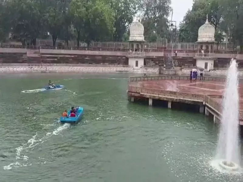 तैरते रंगमंच पर शीतल फुहारों के बीच होगा पिंगलनाम नवसंवत्सर का स्वागत