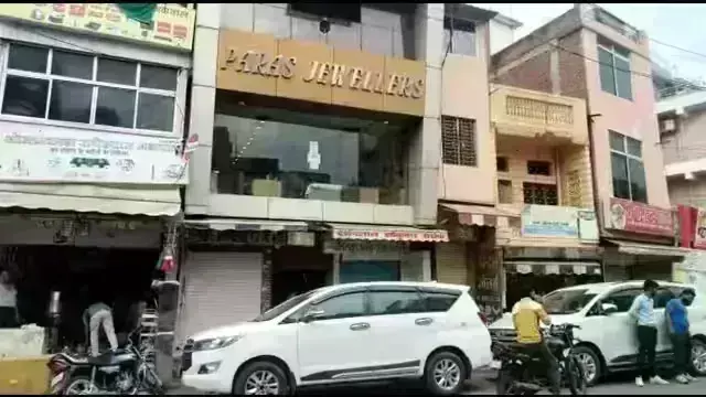 हलवाई, सराफा और रियल स्टेट कारोबारी निकले सौ करोड़ी, लॉकरों ने उगले वेशकीमती गहने