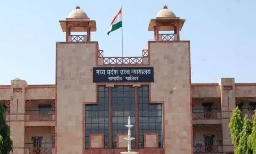 ग्वालियर हाईकोर्ट ने 14 पुलिस कर्मियों को जारी किया कारण बताओ नोटिस ग्वालियर हाईकोर्ट ने 14 पुलिस कर्मियों को जारी किया कारण बताओ नोटिस