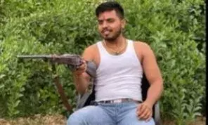 ग्वालियर पुलिस ने 5 हजार का इनामी बदमाश पकड़ा ग्वालियर पुलिस ने 5 हजार का इनामी बदमाश पकड़ा