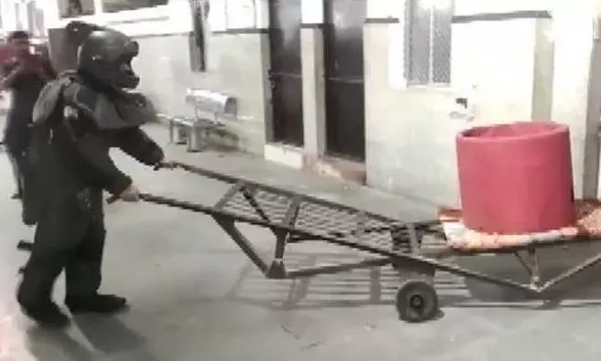 ग्वालियर एक्सप्रेस ट्रैन में मिला विस्फोटक पदार्थ, बम दस्ते ने किये निष्क्रिय