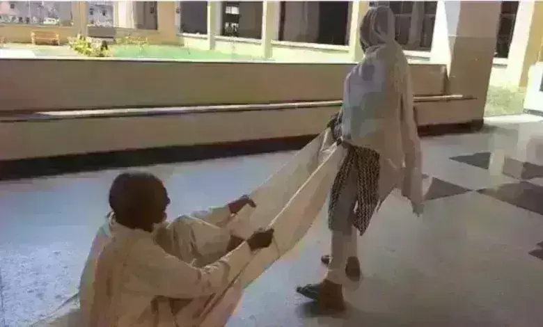 1000 बिस्तर अस्पताल की स्वास्थ्य प्रणाली की बिगड़ती तस्वीर आयी सामने, देखें वीडियो