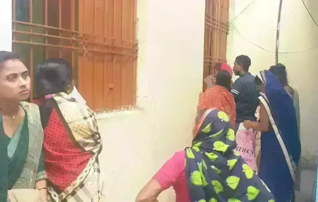 पहले दिन ही लाडली बहना योजना का सर्वर हुआ डाउन, शिविरों के बाहर महिला हो रही परेशान