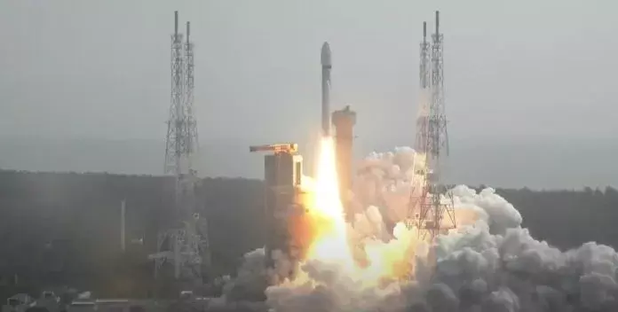 इसरो के सबसे बड़े रॉकेट ने सफलतापूर्वक लॉन्च किए 36 सैटेलाइट इसरो के सबसे बड़े रॉकेट ने सफलतापूर्वक लॉन्च किए 36 सैटेलाइट